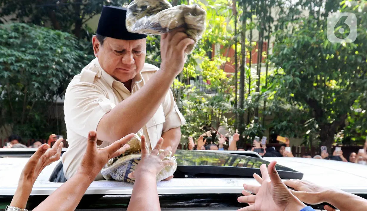 Sebelumnya, Presiden Republik Indonesia, Prabowo Subianto menerima kedatangan pendiri Microsoft dan filantropis Bill Gates di Istana Merdeka, Jakarta, 7 Mei 2025. (BAY ISMOYO/AFP)