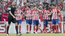 Para pemain Atletico Madrid, melakukan selebrasi setelah berhasil mengalahkan Napoli pada laga turnamen pramusim Audi Cup 2017 di Stadion Allianz, Munchen, Selasa (1/8/2017). Atletico Madrid menang 2-1 atas Napoli. (AP/Sven Hoppe)