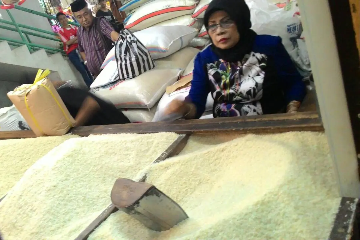 Beras Plastik Masih Resahkan Warga Bogor, Mi Instan pun Diserbu