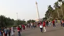 Pengunjung memadati area Monunen Nasional, Jakarta, Sabtu (17/8/2019). Libur perayaan HUT ke-74 Republik Indonesia yang bertepatan dengan akhir pekan dimanfaatkan warga untuk berjalan-jalan di kawasan Monas, Jakarta. (Liputan6.com/Helmi Fithriansyah)