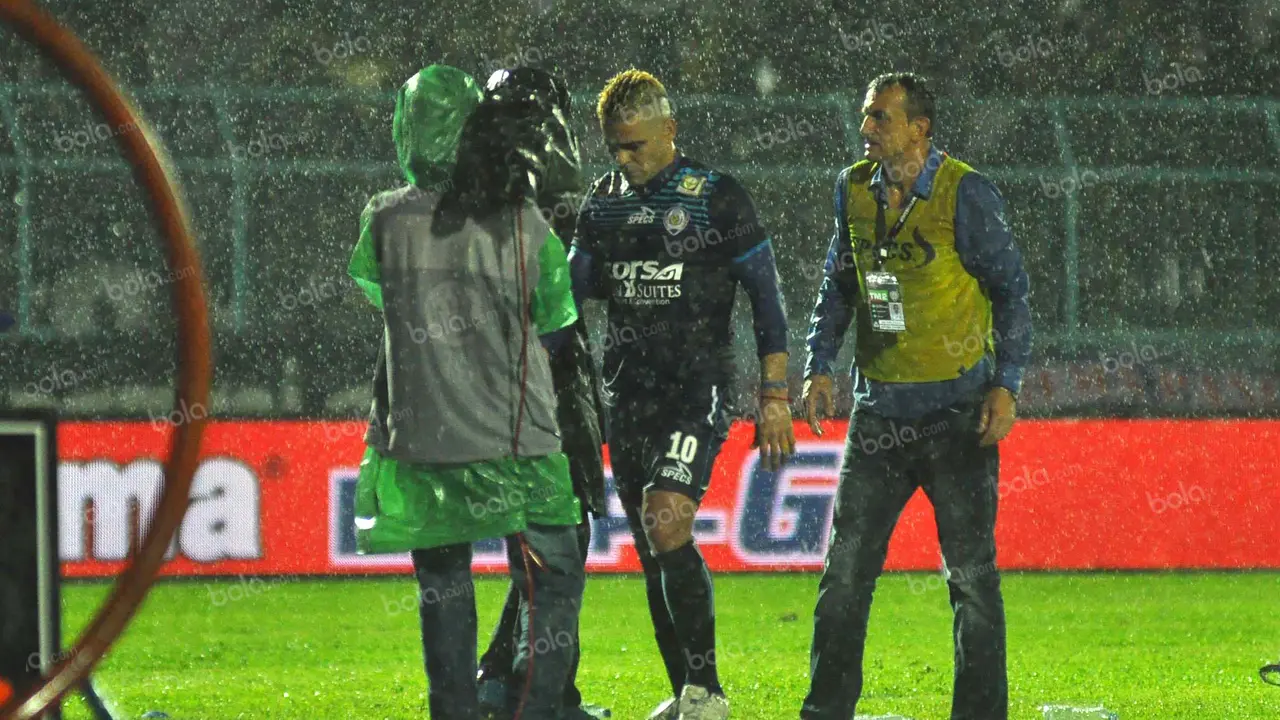 Dendi Santoso dan Cristian Gonzales