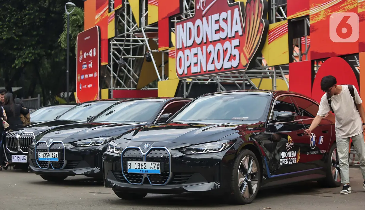 Diketahui, BMW Indonesia kembali menjadi Official Mobility Partner Persatuan Bulutangkis Seluruh Indonesia (PBSI) dalam ajang Kapal Api Indonesia Open 2025. (Liputan6.com/Angga Yuniar)