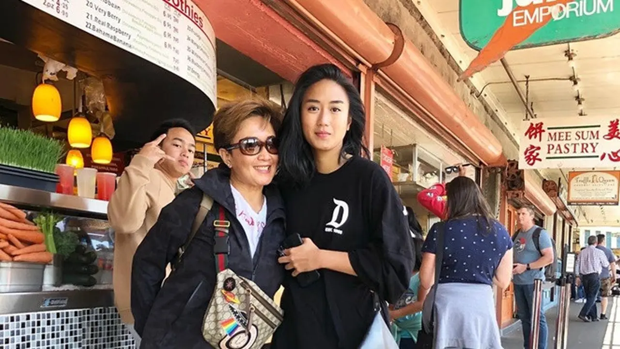 Jarang Terekspos, Ini 6 Potret Chef Renatta Moeloek dan Ibunda yang Seorang CEO