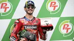 Pebalap Ducati Lenovo Team, Francesco Bagnaia merayakan kemenangannya di posisi terdepan pada sesi kualifikasi MotoGP Thailand di Sirkuit Internasional Buriram, Sabtu 26 Oktober 2024. (Lillian SUWANRUMPHA/AFP)