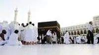 Para tamu Alloh tengah melaksanakan ibadah di depan Ka'bah di Kota Mekah Almukaroh, Arab Saudi. (Liputan6.com)