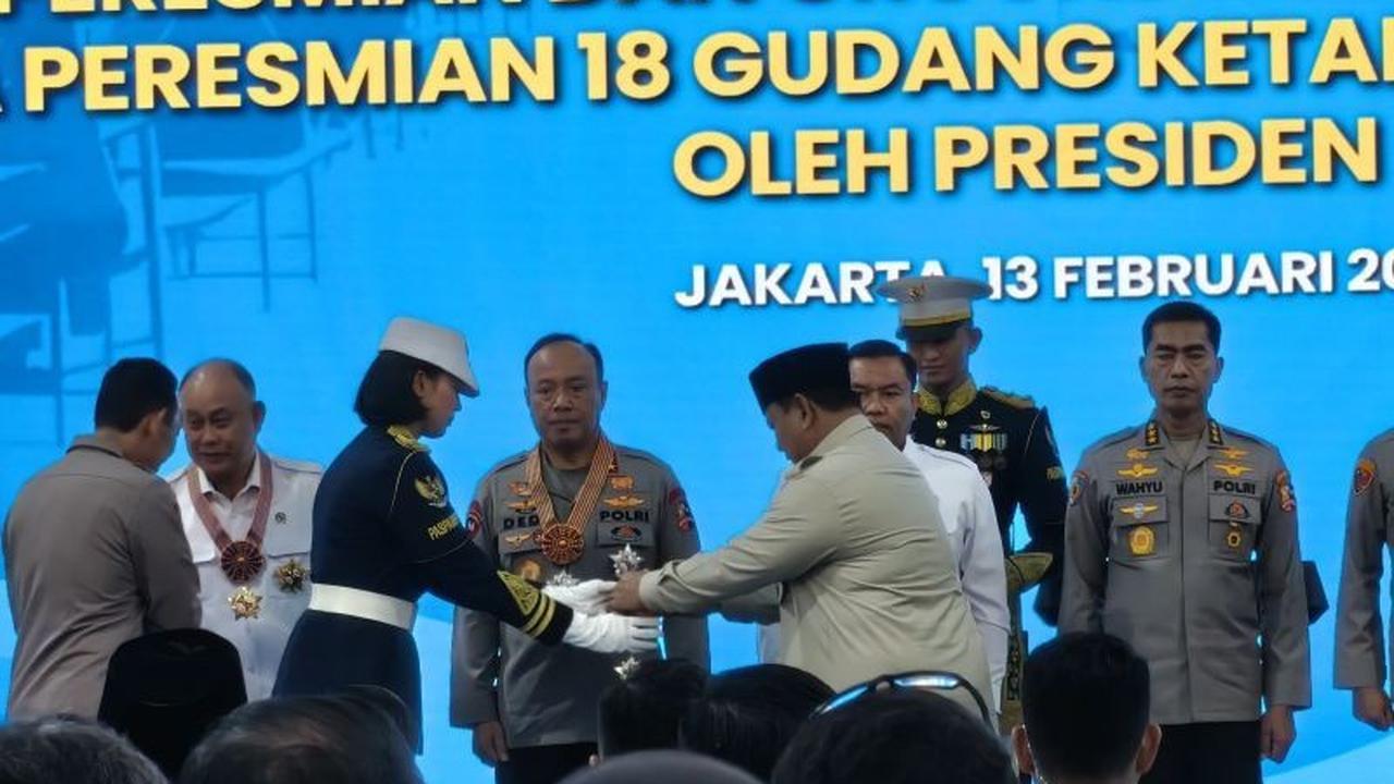 Prabowo Anugerahi Bintang Jasa Utama dan Satyalencana Wirakarya kepada Tokoh Berjasa