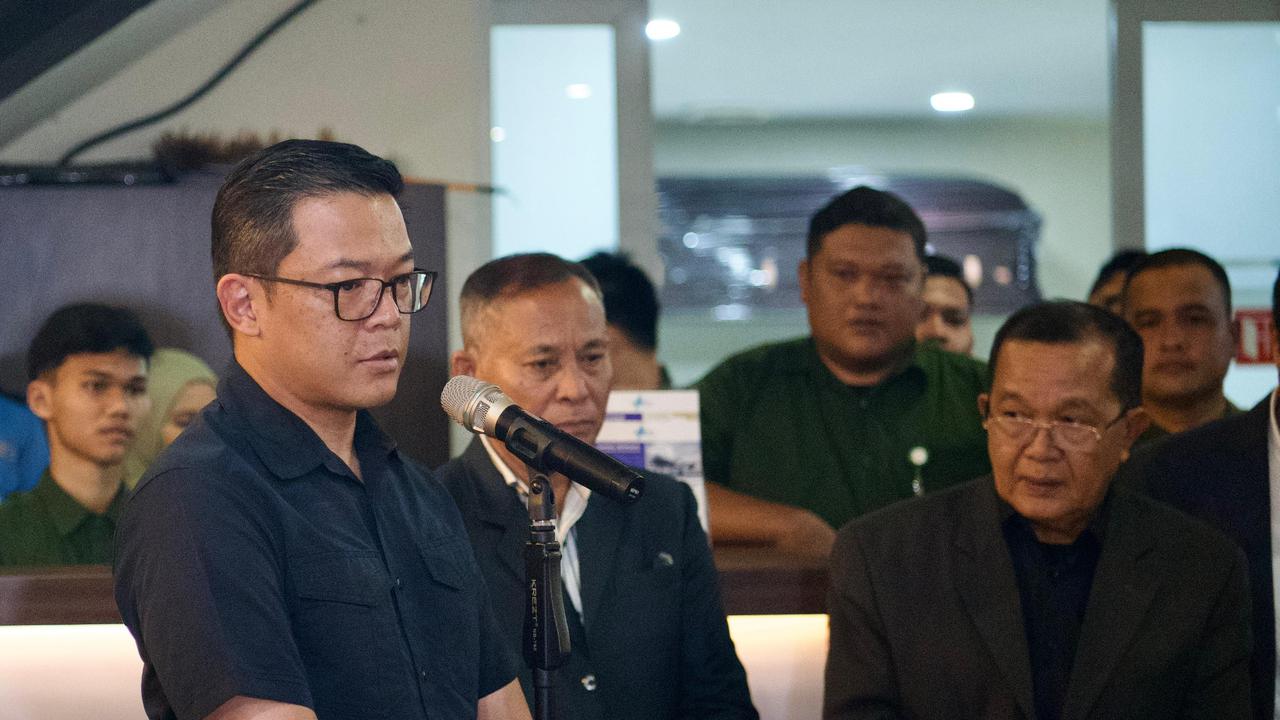 Momen Haru Menlu Sugiono Jemput Jenazah Zetro Leonardo Purba Diplomat Ditembak di Peru: Kami akan Teruskan Perjuanganmu