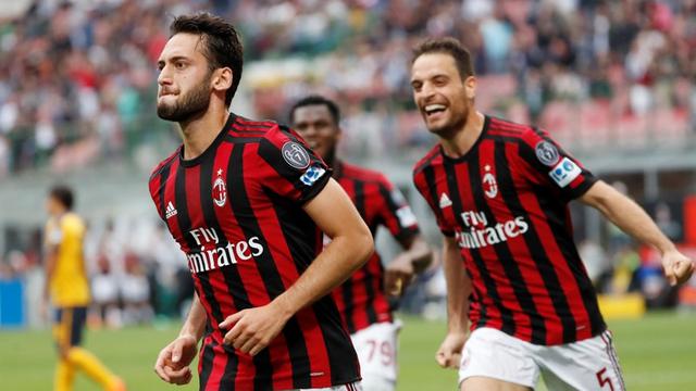 Gelandang AC Milan, Hakan Calhanoglu.