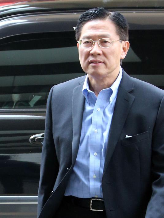 CEO Lippo Group James Riady tiba di Gedung KPK, Jakarta, Selasa (30/10). James Riady diperiksa sebagai saksi untuk sembilan tersangka. (Merdeka.com/Dwi Narwoko)