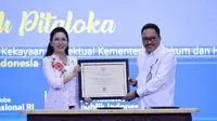 Rieke Diah Pitaloka menyerahkan 20 Karya Hak Intelektual miliknya ke Arsip Nasional Republik Indonesia.