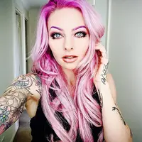 Sarah Mudle, makeup artist. (via: Instagram/@sarahmudle)