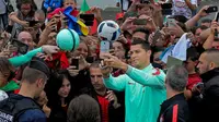 Ronaldo Selfie (The Sun)