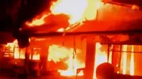 2 Warga di Padang tewas terpanggang saat kebakaran melanda rumahnya.