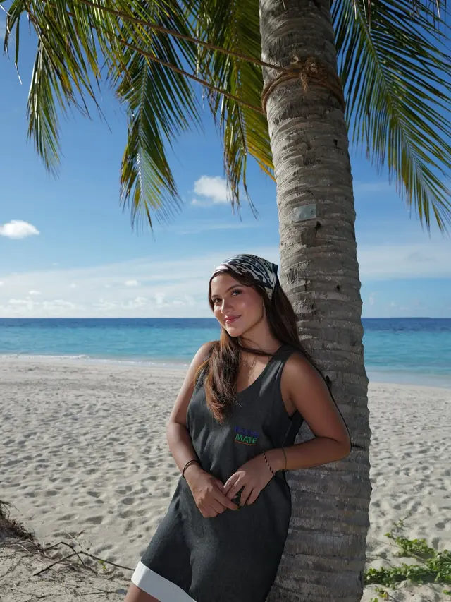 Jadi Anak Pantai, Gaya Liburan Marsha Aruan yang Simple tapi Chic