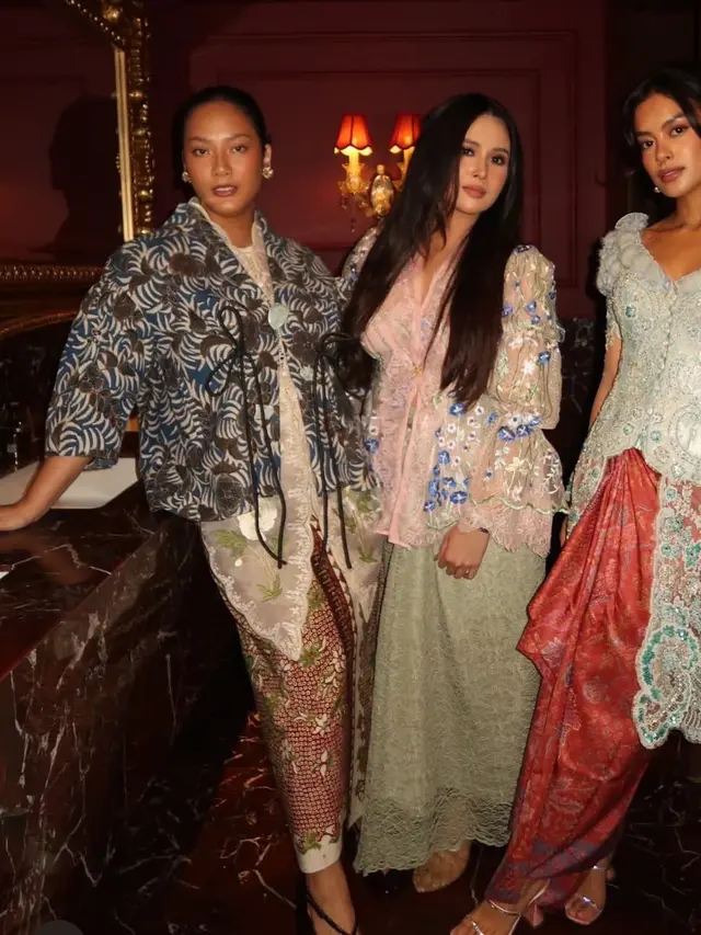 Inspirasi OOTD Kenakan Wastra yang Bisa Dikenakan saat Parade Wastra Nusantara 2025. [@evacelia]