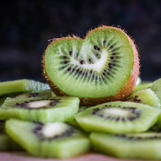 Tak Perlu Dikupas Buah Kiwi Aman Dimakan Bersama Dengan Kulitnya Lifestyle Fimela Com