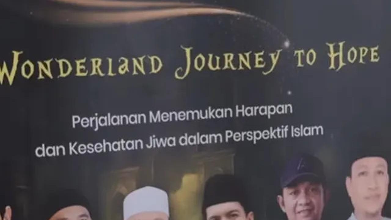 8 Potret Celine Evangelista Pakai Gamis Putih saat Jadi Bintang Tamu di Kajian Bali Muslim Festival, Angggun dan Memukau