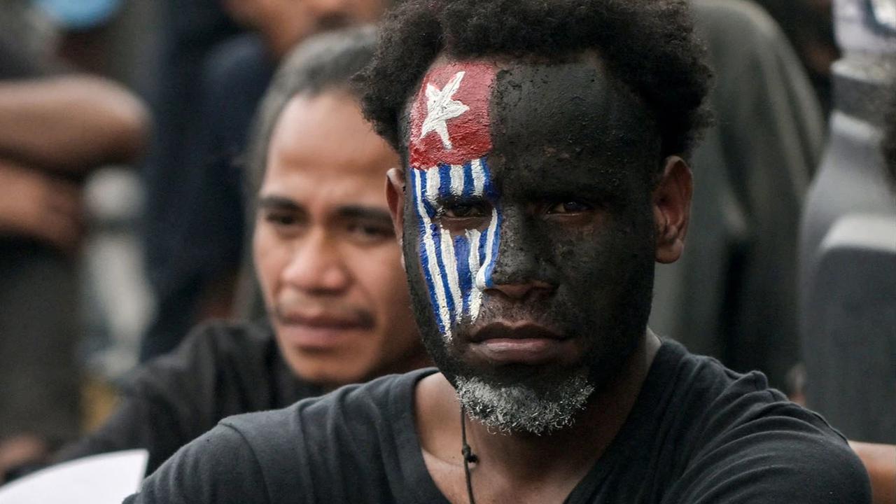 FOTO: Ratusan Mahasiswa Papua Gelar Aksi 1 Desember di Surabaya