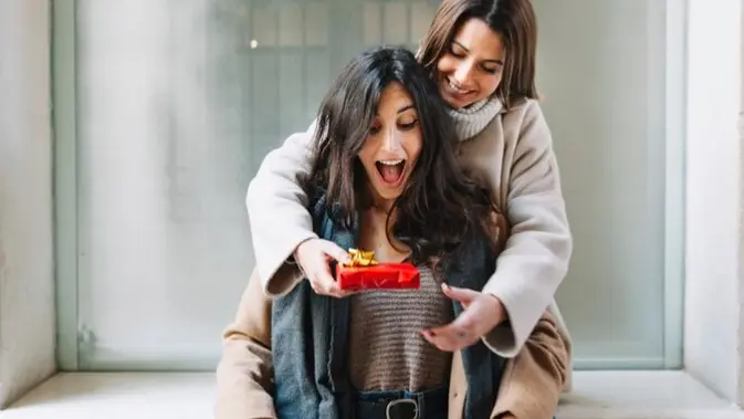 Hadiah untuk Ibu di hari spesial (Foto: Freepik.com)