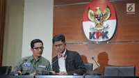 Wakil ketua KPK,  Laode M Syarif (kanan) dan juri bicara KPK, Febri Diansyah jelang konferensi pers di Gedung KPK, Jakarta, Kamis (15/02). KPK menangkap Bupati Lampung Tengah Mustafa. (Liputan6.com/Herman Zakharia)