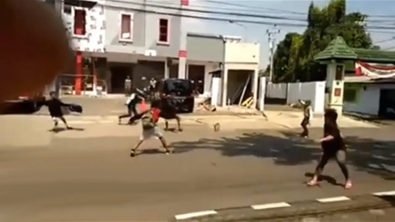 Aksi Tawuran Pelajar di Semarang Jadi Viral di Dunia Maya