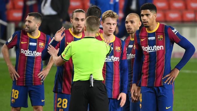 Foto Liga Spanyol: Messi Sempat Gagal Penalti, Barcelona Ditahan Imbang valencia 2-2