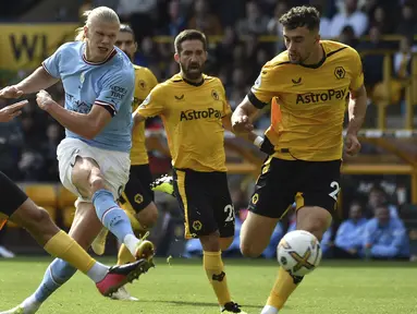 Erling Haaland kembali mencetak gol kala Manchester City bertandang ke markas Wolverhampton dalam pekan ketujuh Premier League 2022/2023, Sabtu (17/9/2022). Haaland mencetak satu gol dan mencatatkan rekok baru di Liga Inggris. (AP Photo/Rui Vieira)