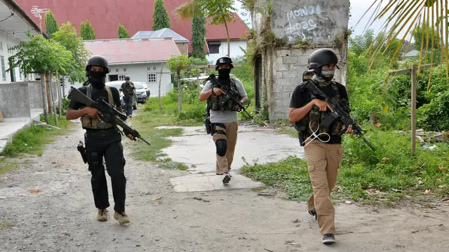 TNI Baku Tembak dengan Kelompok Teroris Santoso di Poso