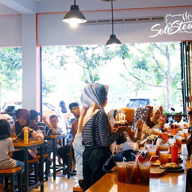 Solo Steak: Pilihan Keluarga dengan Varian Crispy dan Grill