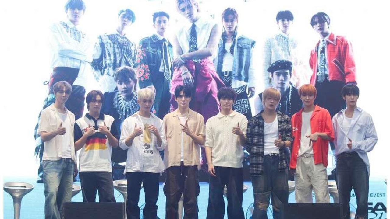 FOTO: Keseruan NCT 127 Sapa Penggemar di Jakarta dalam 'Fact Check' Face To Face Album Sign Event