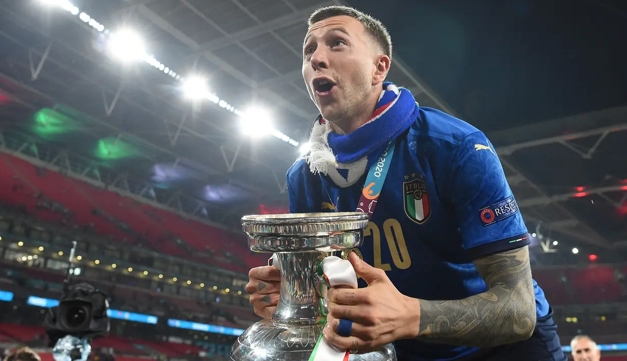 Juventus mendatangkan Federico Bernardeschi pada bursa transfer musim panas 2017 lalu dengan nilai transfer sebesar 40 juta euro. Pemain sayap Timnas Italia tersebut saat ini tercatat sudah mengantongi 10 gol dan 19 assist dari 154 penampilan bersama Si Nyonya Tua. (AFP/Pool/Paul Ellis)