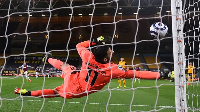 FOTO: Lingard Cemerlang, West Ham Bungkam Wolverhampton 3-2 - Rui Patricio