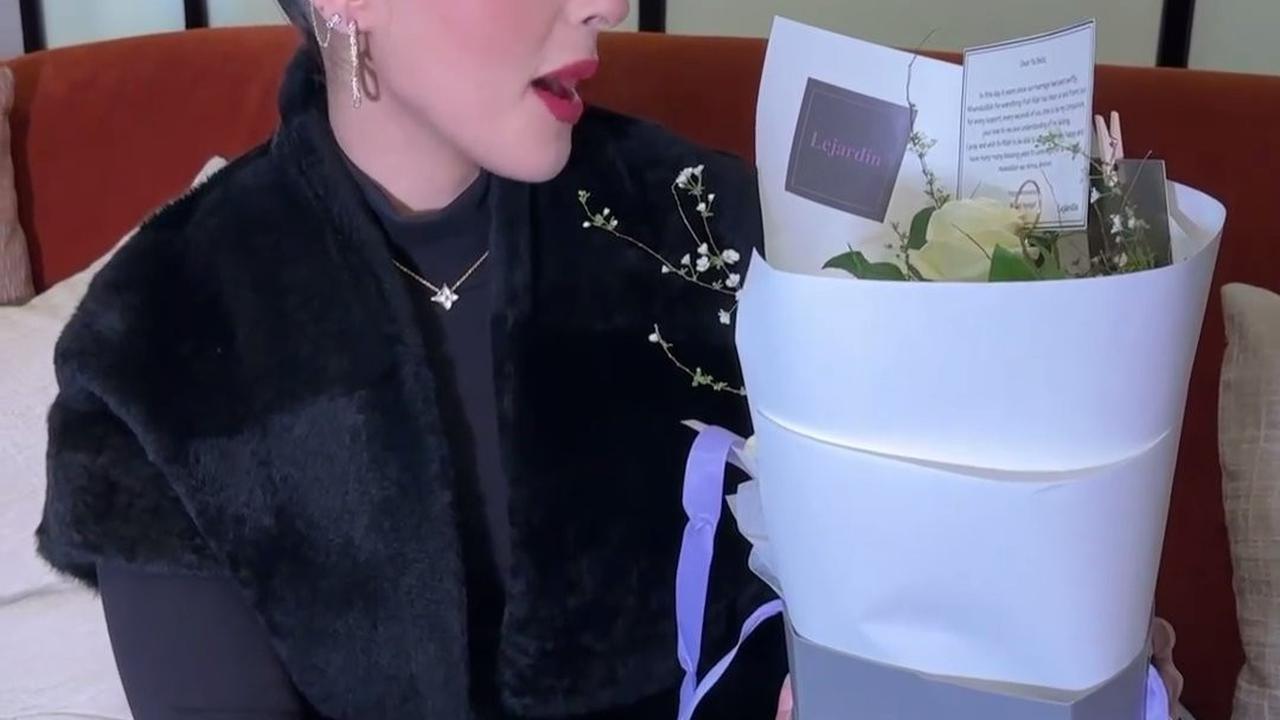 Anniversary Pernikahan, Tasya Farasya Dapat Kiriman Buket Bunga dari sang Suami Padahal Lagi di Korea: Thank You Baba Effort Juga