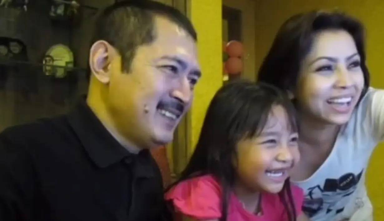 Bambang Trihatmodjo dan Khirani ternyata sudah dekat sejak masih kecil. Saat Khirani masih anak-anak, Bambang dan Mayangsari sering mengajak putrinya itu untuk melakukan berbagai aktivitas bersama. (FOTO: instagram.com/mayangsari_official/)