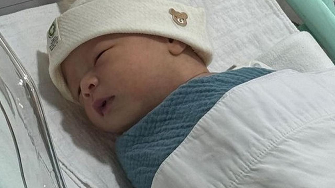 Pamela dan Armand memilih nama Oliver Richard Gunawan untuk anak pertama mereka, yang terlihat tampan sejak lahir.<br>