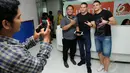 Dua pemain asing Persija Jakarta, Yevgeni Kabayev dan Martin Vunk berpose di kantor redaksi Liputan6.com, Jakarta (10/12/2014). (Liputan6.com/Helmi Fithriansyah)