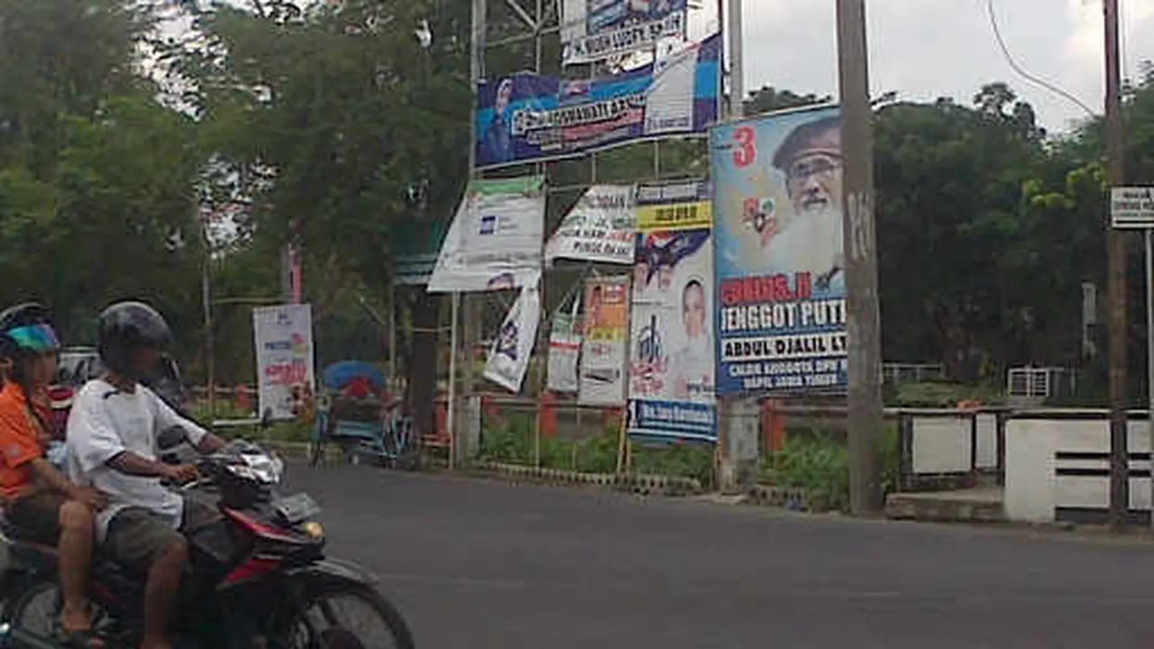Bawaslu Jatim Imbau Spanduk dan Baliho Dibersihkan