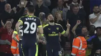 Pemain Arsenal, Olivier Giroud merayakan golnya saat melawan Southampton pada laga Premier League di St Mary's stadium, Southampton, (10/5/2017). Arsenal menang 2-0. (AP/Alastair Grant)
