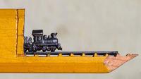 Patung lokomotif yang terbuat dari pensil karya Cindy Chinn (sumber. Lostateminor.com)