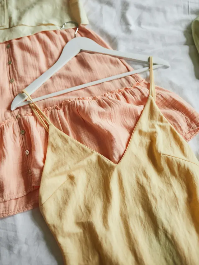 Tips Mix and Match Outfit Warna Pastel agar Tidak Terlihat Pucat pada Kulit Putih (Photo by Pexels.com)