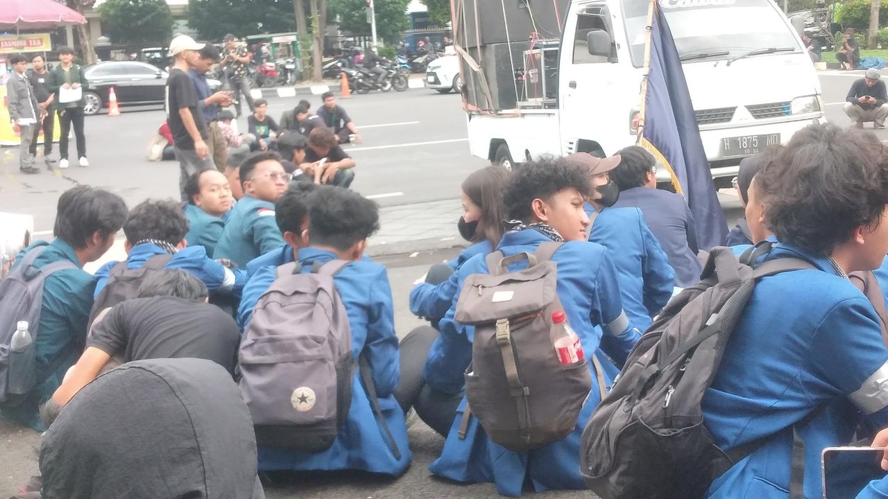 1 Tahun Prabowo-Gibran: BEM Semarang Kritik Gaya Komunikasi Gibran