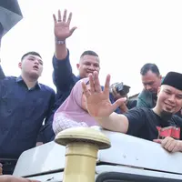 Ahmad Dhani akhirnya menghirup udara bebas hari ini (30/12/2019). (Adrian Putra/Fimela.com)