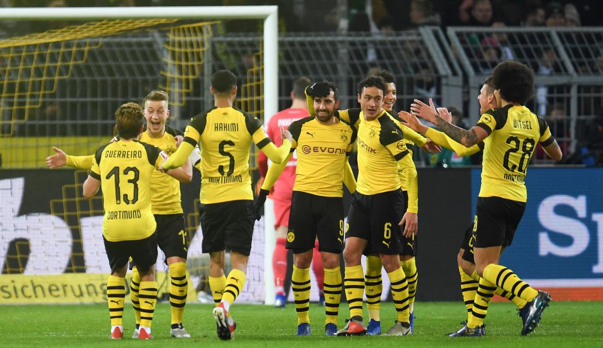 Kebangkitan Dortmund terbukti dengan mencacat 12 kemenangan dari 15 partai yang dilakoni. Hal tersebut yang membuat Dortmund puncaki klasemen Bundesliga. (AFP/Patrik Stollarz)