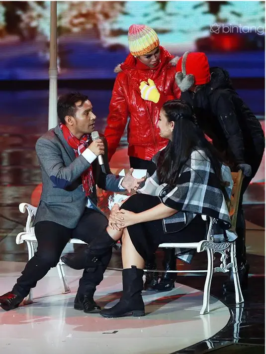 Pertemuan pertama Judika dan Duma Riris bermula dalam sebuah acara Batak. Acara marga Duma, Silalahi. Judika hadir sebagai bintang tamu, sedangkan Duma sebagai host. Dari situlah Judika mencoba memperjuangkan cintanya. (Deki Prayoga/Bintang.com)