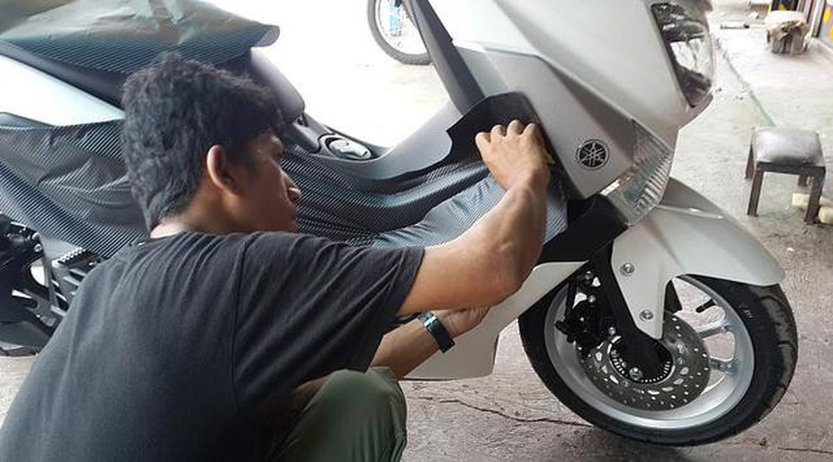 Tips Aman Melepas Stiker agar Cat Tetap Mulus