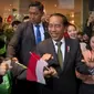 Jokowi saat tiba di Vietnam disambut meriah WNI di sana. (Foto: YouTube Sekretariat Presiden)