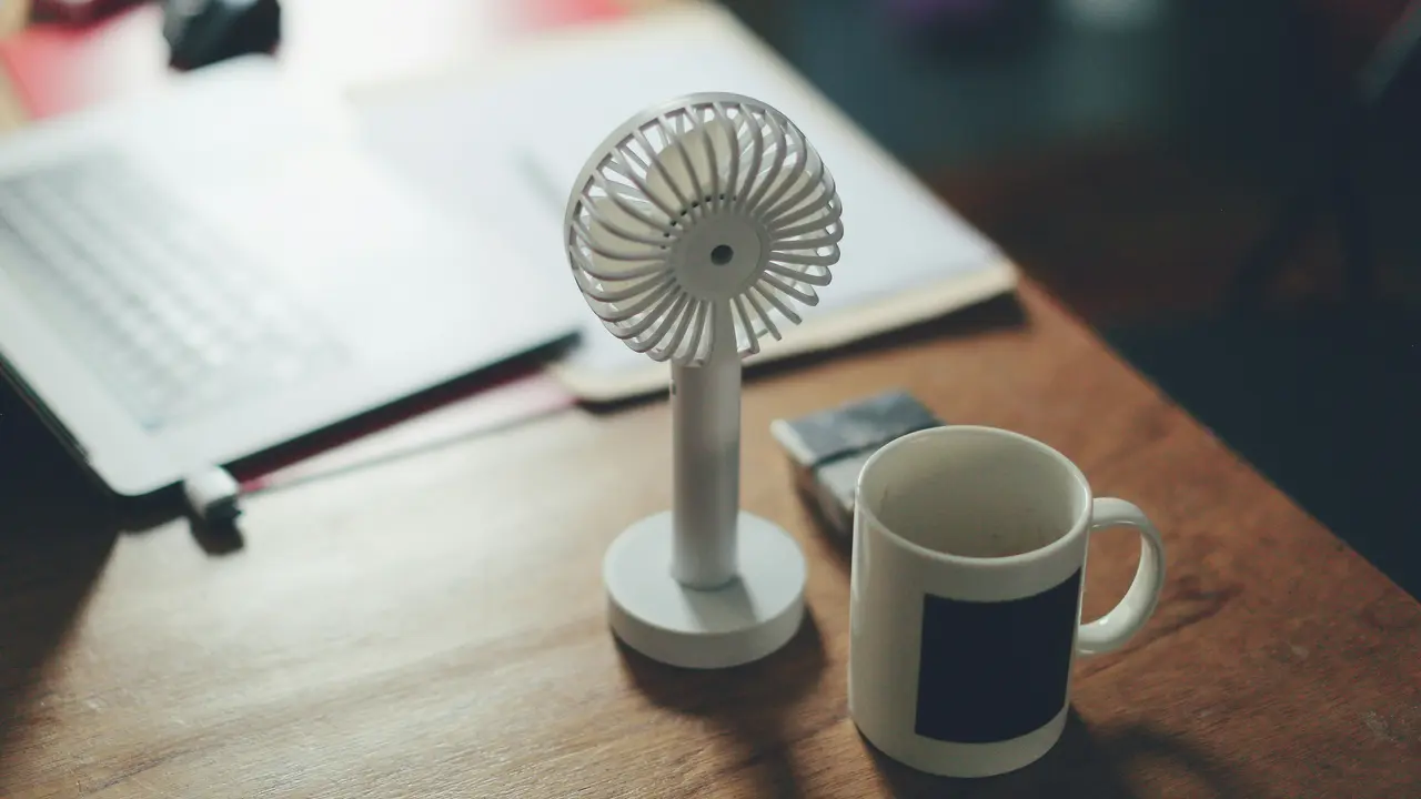 Kipas Portable Mini/Photo by Siniz Kim on Unsplash