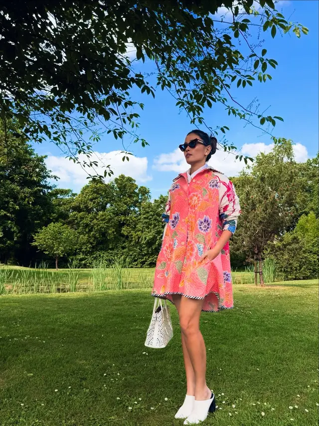 Potret Titi Radjo Padmaja yang Super Elegan Kenakan Batik dengan Berbagai Model, Bergaya Kasual dan Modern