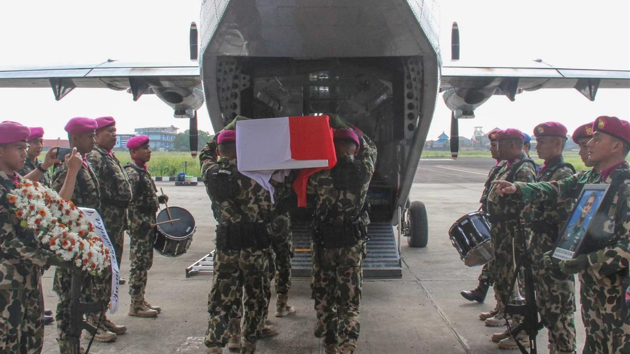 FOTO: Korps Marinir Lepas Jenazah Prajurit Gugur Secara Militer