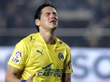 Villarreal's Mexican Guille Franco reacts during their Spanish league football match against Osasuna at Madrigal Stadium in Villarreal on March 2, 2008. AFP PHOTO/DIEGO TUSON